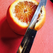 Peler une orange à vif Delphinn
