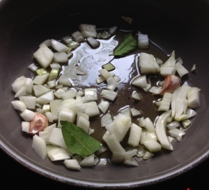 Ratatouille par Delphine Base ail et oignon pour cuire les tomates
